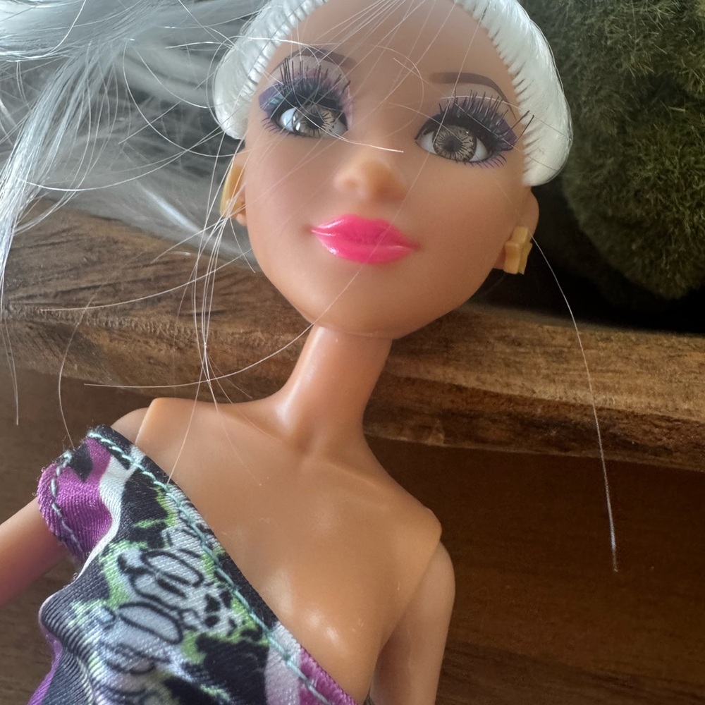 MGA Doll - Project Mc2 Experiments Camryn Nail Polish - Doll With Outfit / EUc - Picture 4 of 6